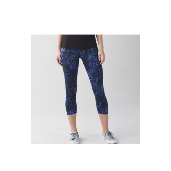 LULULEMON Wunder Under Crop Leggings Full-On Luon Purple Iris Floral Black Sz 4 - Picture 4 of 11